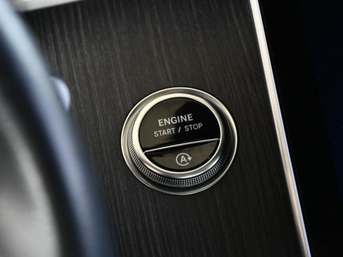 Used 2022 Mercedes-Benz C 300 4MATIC Sedan image 24