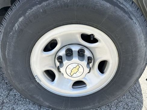 Used 2024 Chevrolet Express 2500 w/ Driver Convenience Package RWD image 20