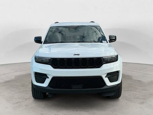 Used 2023 Jeep Grand Cherokee Altitude AWD/4WD image 8