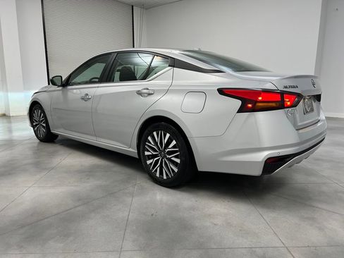 Used 2024 Nissan Altima 2.5 SV image 5