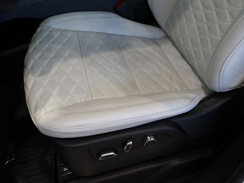 Used 2025 Cadillac Escalade V image 21