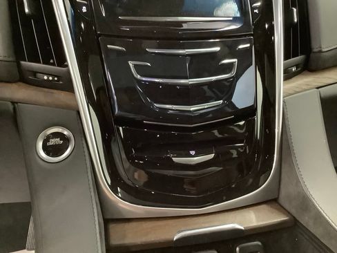 Used 2019 Cadillac Escalade ESV Premium Luxury AWD/4WD image 25