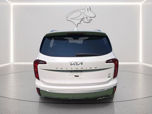 Used 2024 Kia Telluride S AWD/4WD image 3