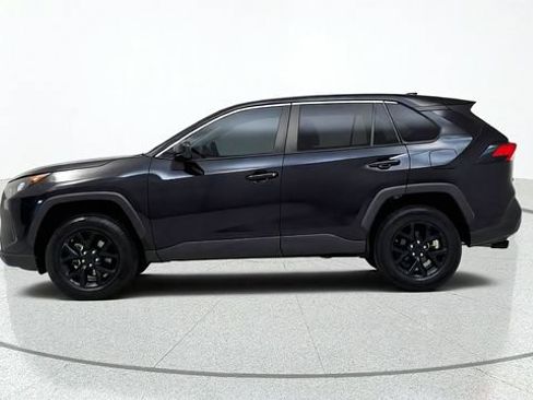 Used 2022 Toyota RAV4 LE FWD image 5