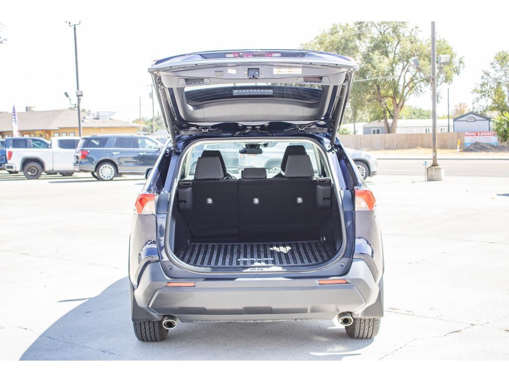 Used 2025 Toyota RAV4 XLE w/ Convenience Package AWD/4WD image 11