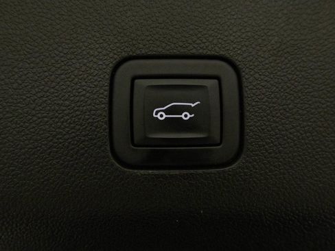 Used 2023 GMC Yukon XL Denali image 36