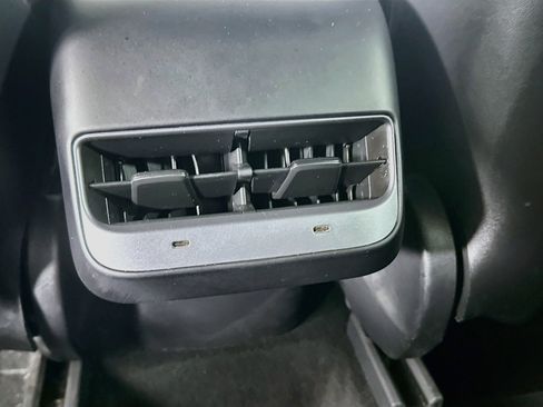 Used 2021 Tesla Model Y Long Range AWD/4WD image 27