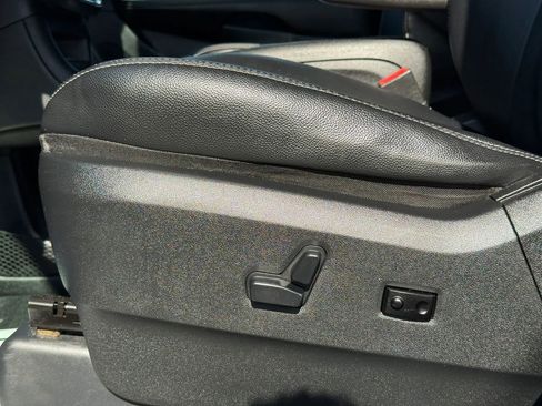 Used 2015 Dodge Grand Caravan SXT image 21