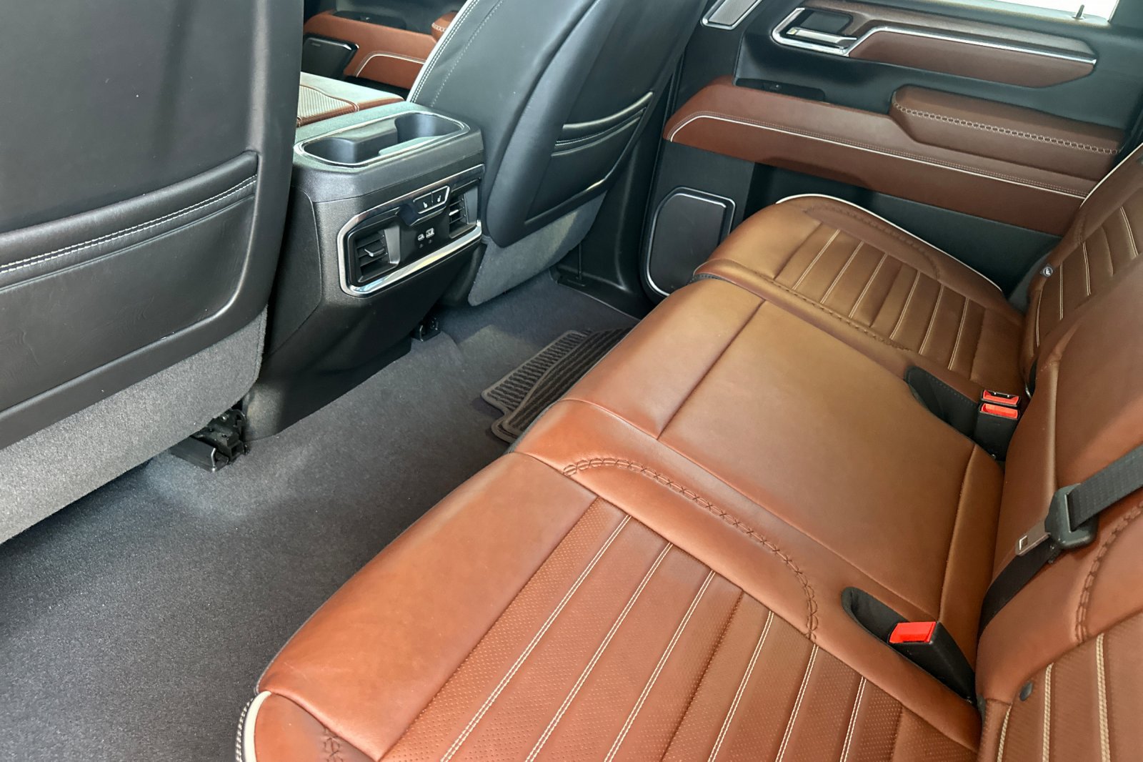 Used 2024 GMC Sierra 2500 Denali Ultimate w/ Max Trailering Package AWD/4WD image 14