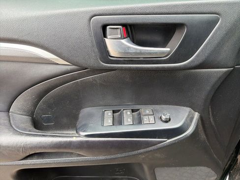 Used 2017 Toyota Highlander SE image 13