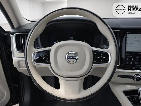 Used 2023 Volvo XC60 B5 Ultimate w/ Protection Package Premier FWD image 9