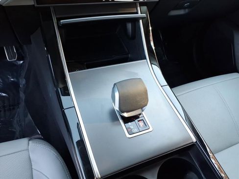 Used 2025 Land Rover Range Rover Velar Dynamic SE image 24