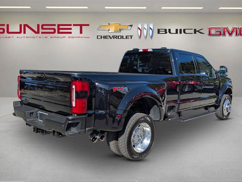 Used 2025 Ford F450 Platinum w/ FX4 Off-Road Package image 4