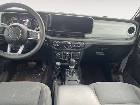 Used 2024 Jeep Wrangler Unlimited Sahara AWD/4WD image 11