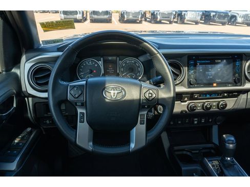 Used 2018 Toyota Tacoma Limited image 22