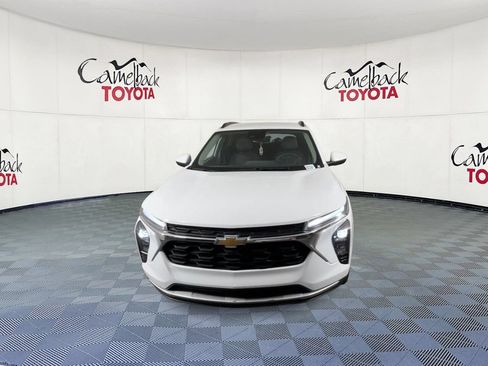 Used 2025 Chevrolet Trax LT FWD image 6