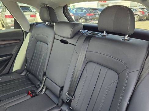 Used 2023 Audi Q5 2.0T Premium w/ Convenience Package image 17