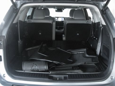 Used 2020 Toyota Highlander Platinum image 25