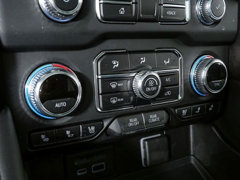 Used 2021 GMC Yukon XL AT4 w/ Technology Package AWD/4WD image 17