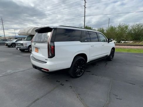 Used 2024 Cadillac Escalade ESV Sport Platinum w/ LPO, ONYX Package AWD/4WD image 8