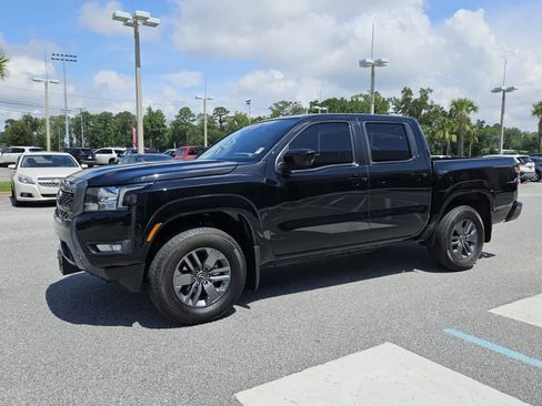 Used 2025 Nissan Frontier SV w/ SV Convenience Package AWD/4WD image 2
