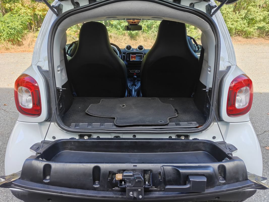 Used 2017 smart fortwo pure RWD image 17
