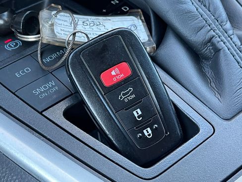 Used 2025 Toyota RAV4 XLE image 23