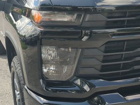 Used 2025 Chevrolet Silverado 2500 Custom w/ Custom Value Package AWD/4WD image 9