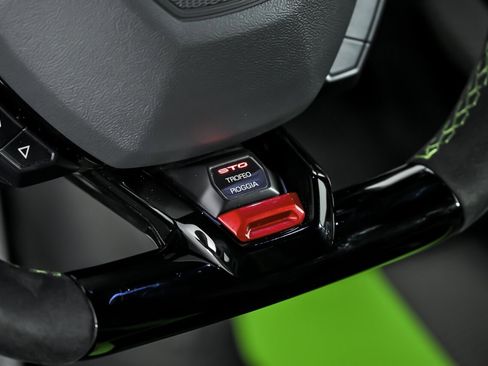 Used 2022 Lamborghini Huracan STO image 27