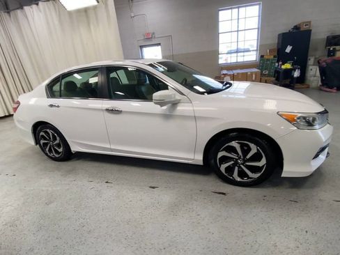 Used 2016 Honda Accord EX-L image 3