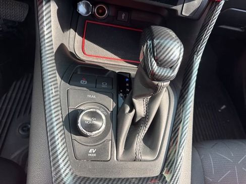 Used 2022 Toyota RAV4 XLE image 19