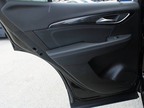 Used 2023 Buick Envision Essence image 22