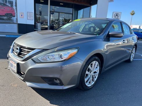 Used 2017 Nissan Altima 2.5 SV image 3