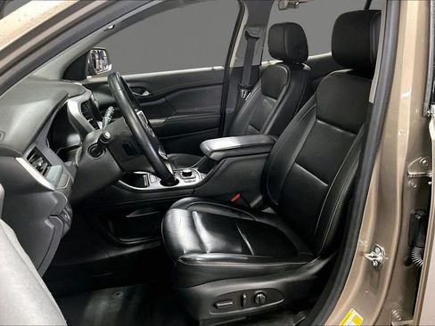 Certified 2023 GMC Acadia SLT AWD/4WD image 19