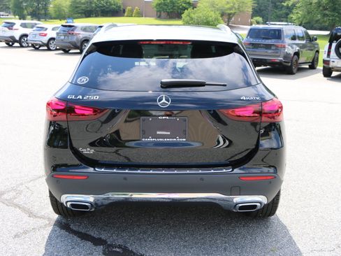 Used 2025 Mercedes-Benz GLA 250 4MATIC image 4
