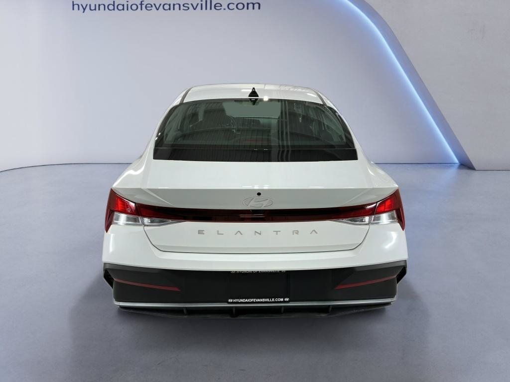 Certified 2026 Hyundai Elantra SE FWD image 3