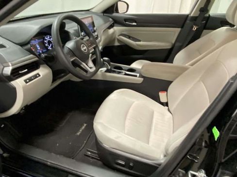 Used 2025 Nissan Altima 2.5 SV image 11