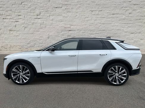New 2025 Cadillac Lyriq Luxury image 2