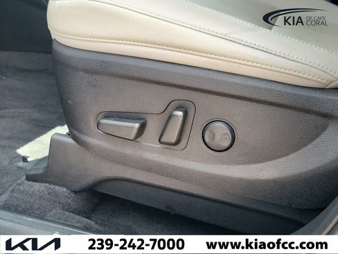 Certified 2025 Kia Telluride EX w/ EX Captain's Chair Package FWD image 23