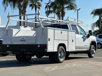 New 2025 GMC Sierra 3500 Pro w/ Convenience Package