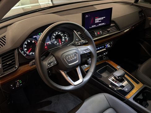 Used 2023 Audi Q5 2.0T Premium w/ Convenience Package AWD/4WD image 4