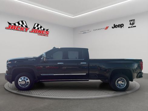 Used 2024 Chevrolet Silverado 3500 High Country w/ High Country Premium Package AWD/4WD image 2