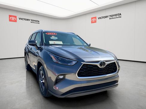 Used 2023 Toyota Highlander XLE image 2