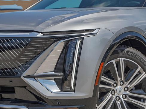 New 2025 Cadillac Lyriq Luxury image 3