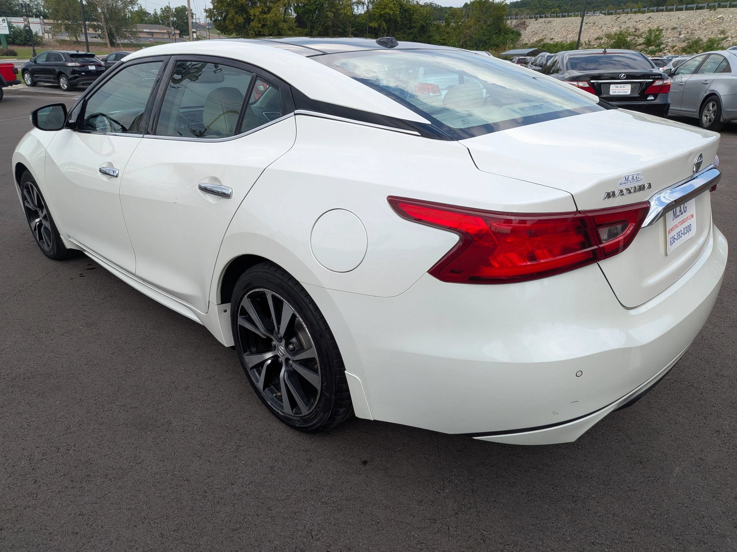 Used 2017 Nissan Maxima 3.5 SL w/ Interior Lighting Package FWD image 4