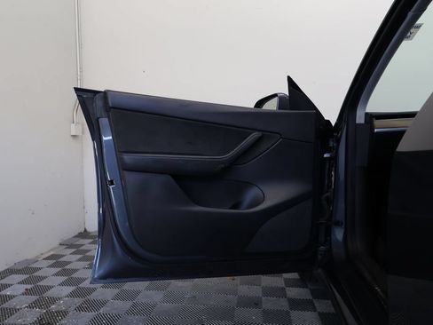 Used 2021 Tesla Model Y Long Range AWD/4WD image 15