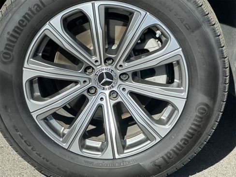 Certified 2025 Mercedes-Benz GLC 300 image 32