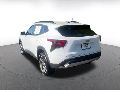 Used 2025 Chevrolet Trax LT w/ LT Convenience Package image 11