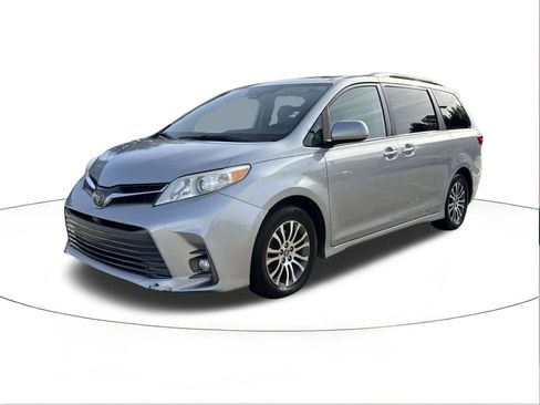 Used 2020 Toyota Sienna XLE Premium image 7
