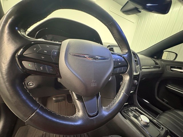Used 2019 Chrysler 300 S AWD/4WD image 17